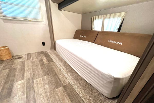 2021 Coachmen Catalina Legacy Edition travel trailer 38ft