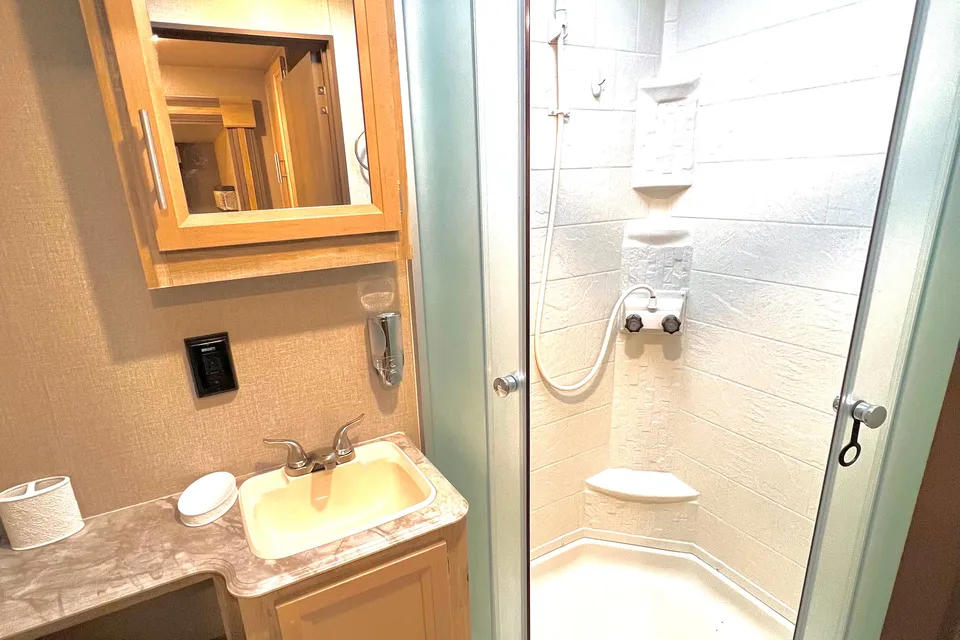 2021 Coachmen Catalina Legacy Edition travel trailer 38ft
