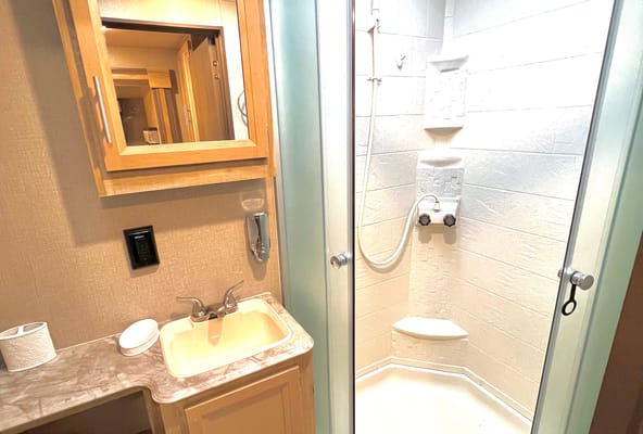 2021 Coachmen Catalina Legacy Edition travel trailer 38ft