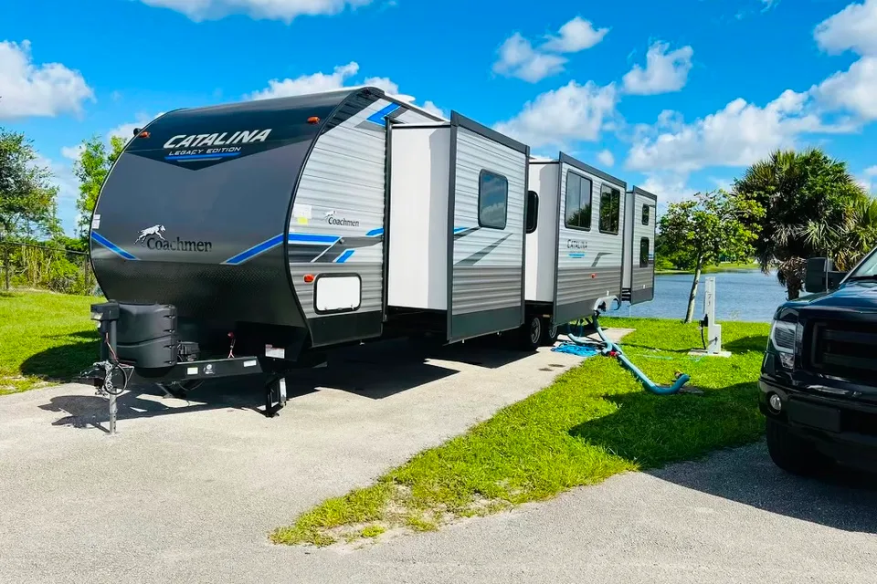 2021 Coachmen Catalina Legacy Edition travel trailer 38ft