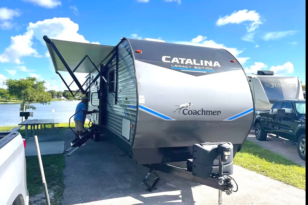 2021 Coachmen Catalina Legacy Edition travel trailer 38ft