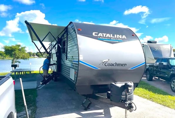 2021 Coachmen Catalina Legacy Edition travel trailer 38ft