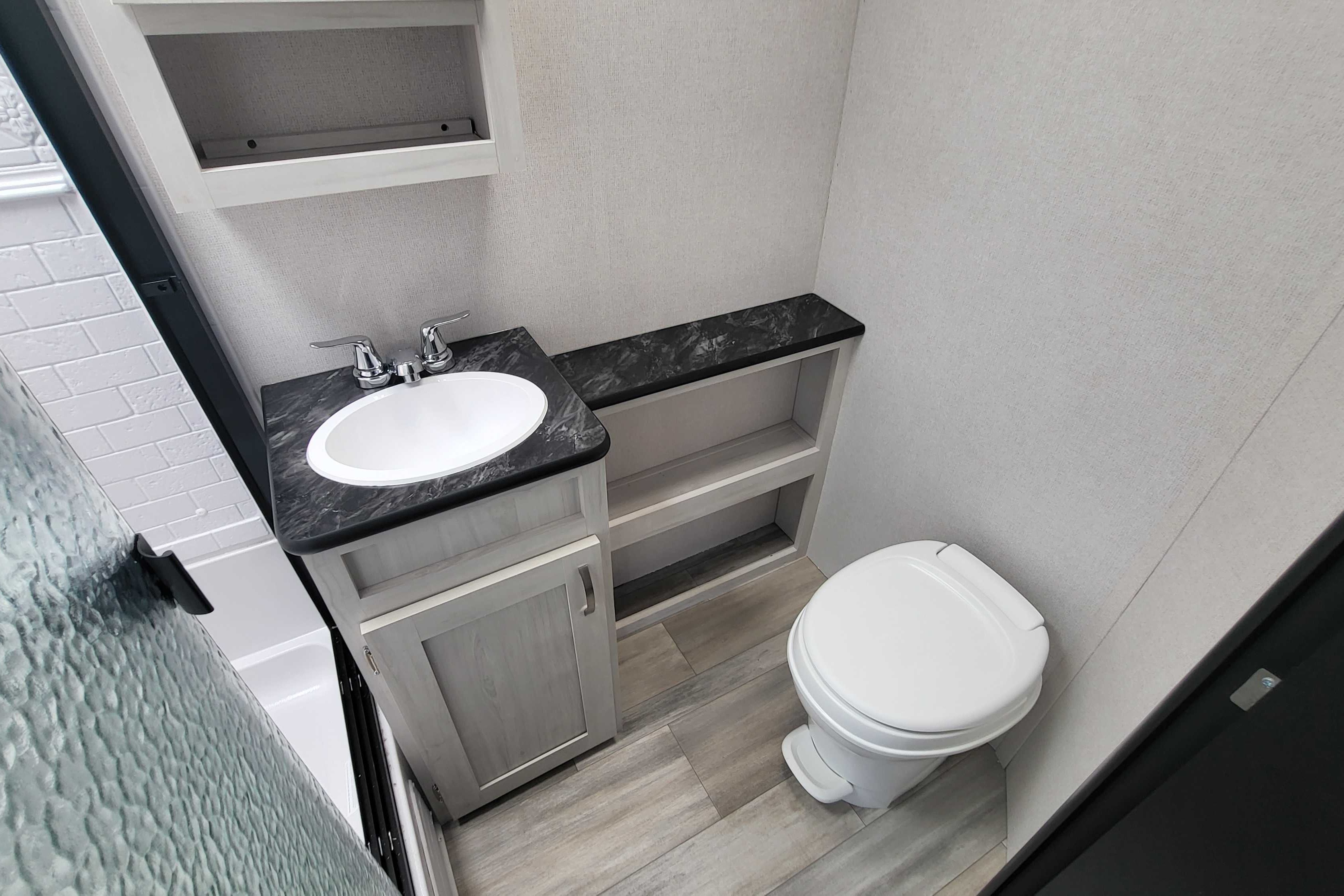 Family Friendly Bunkhouse/Outdoor Kitchen Travel Trailer