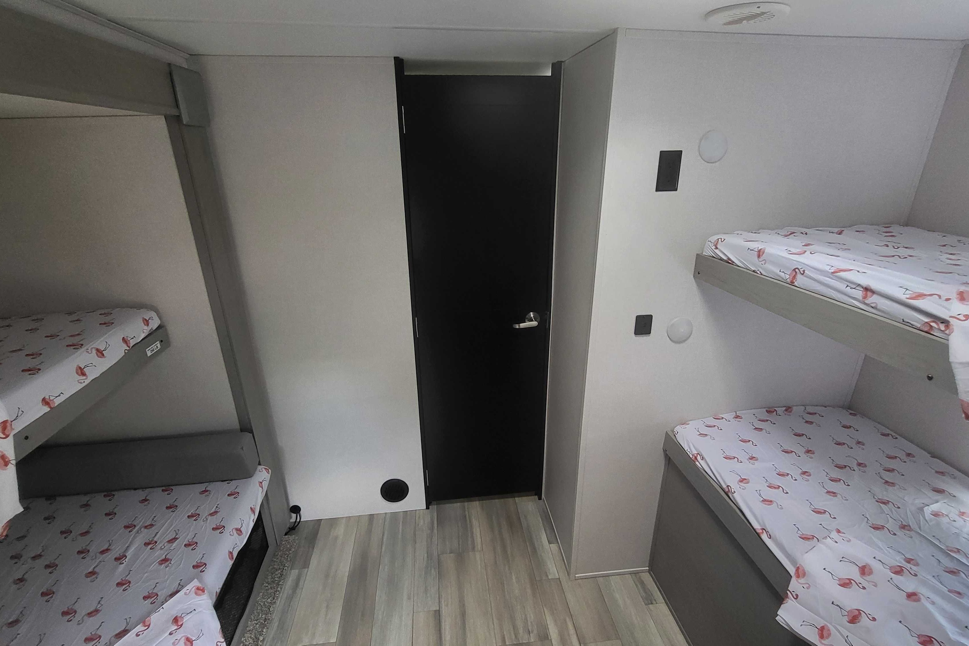 Family Friendly Bunkhouse/Outdoor Kitchen Travel Trailer