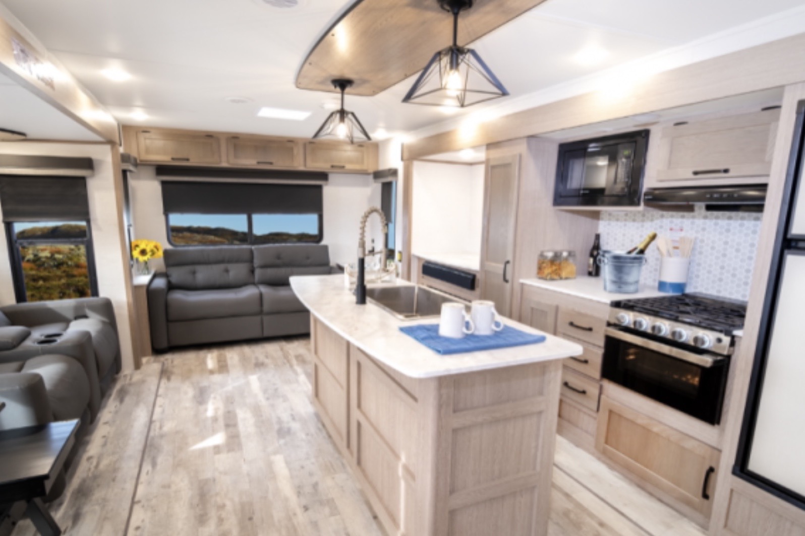 Gina's Grand River 31RLI Travel Trailer