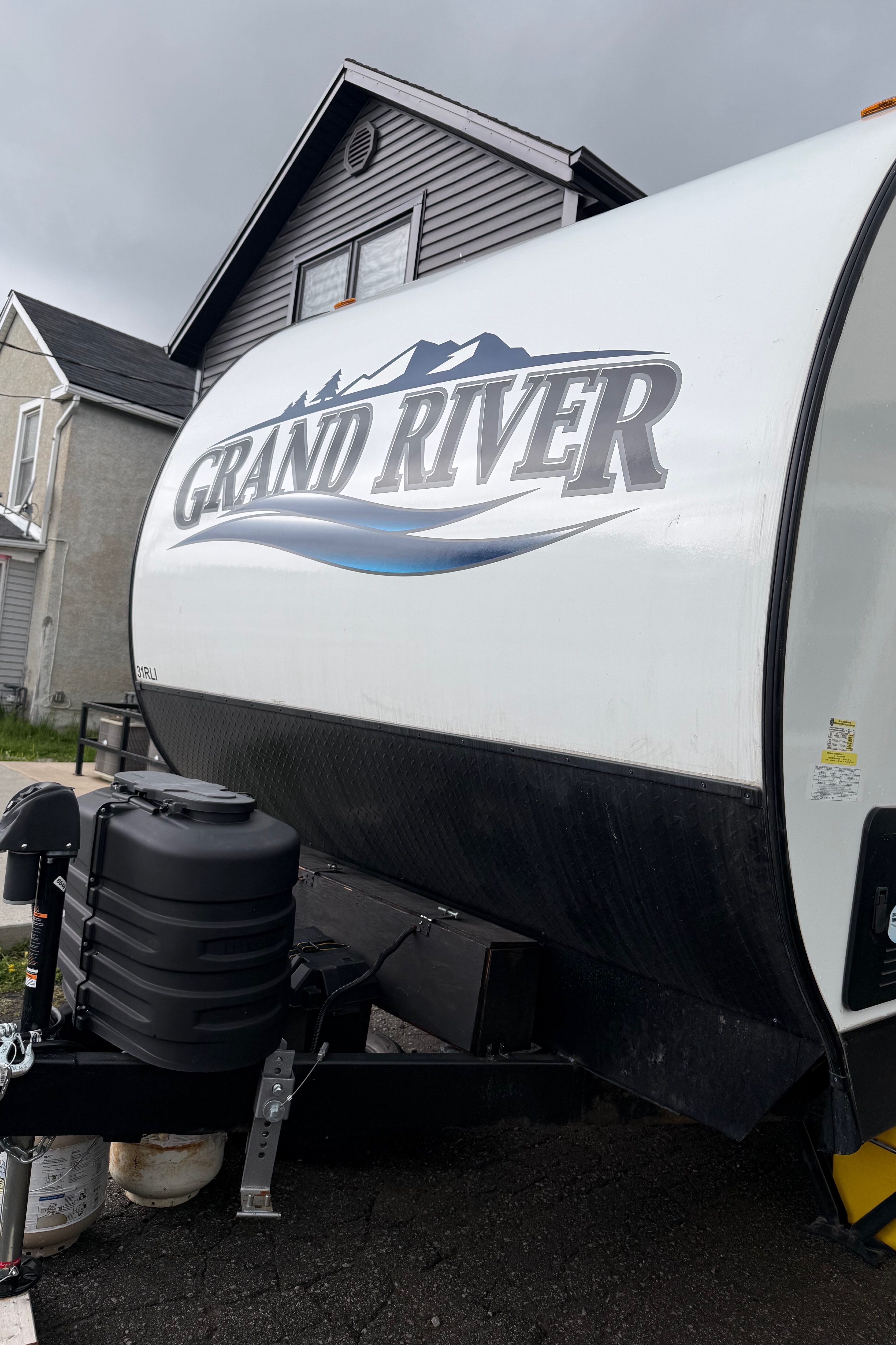 Gina's Grand River 31RLI Travel Trailer