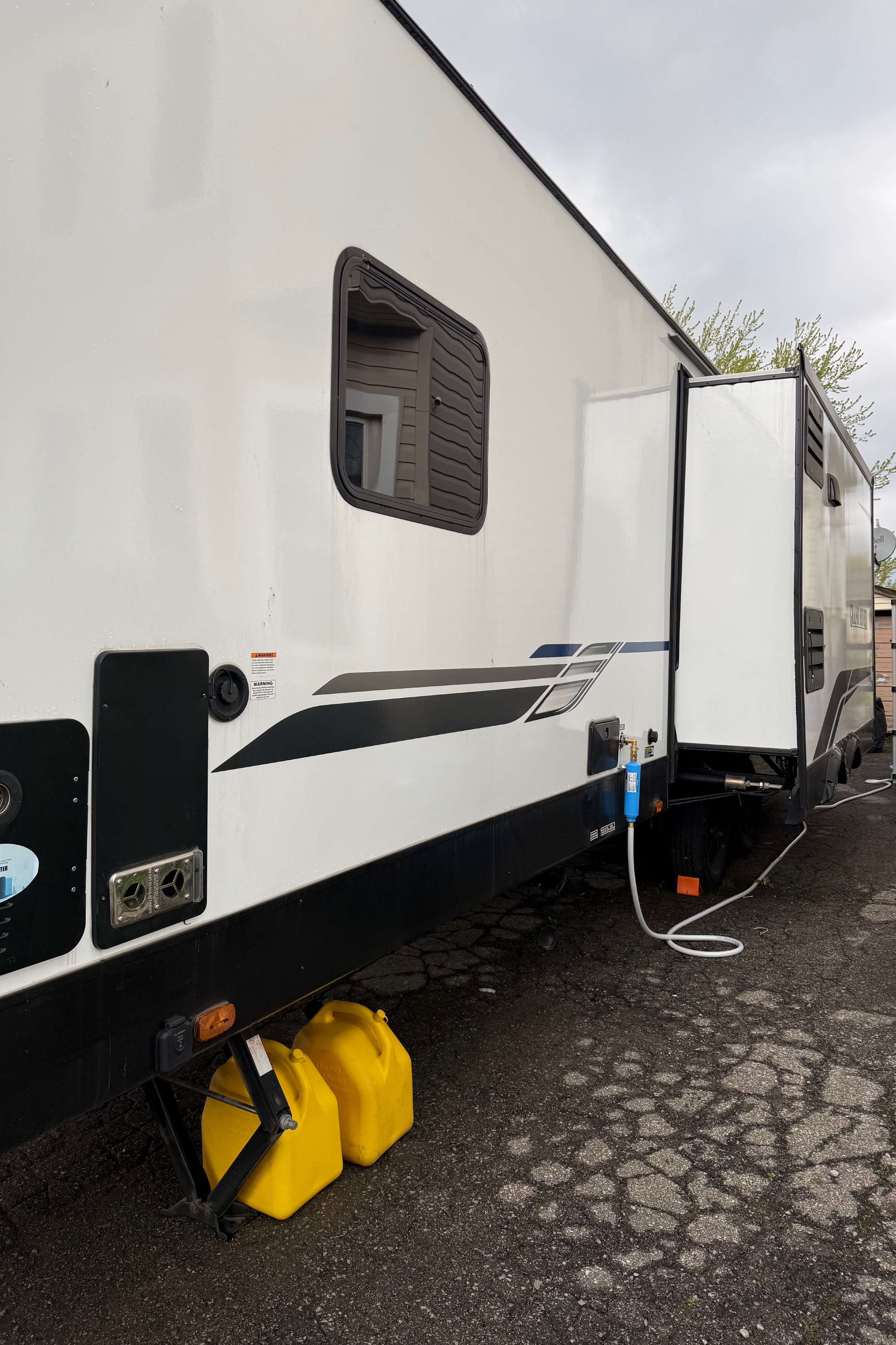 Gina's Grand River 31RLI Travel Trailer