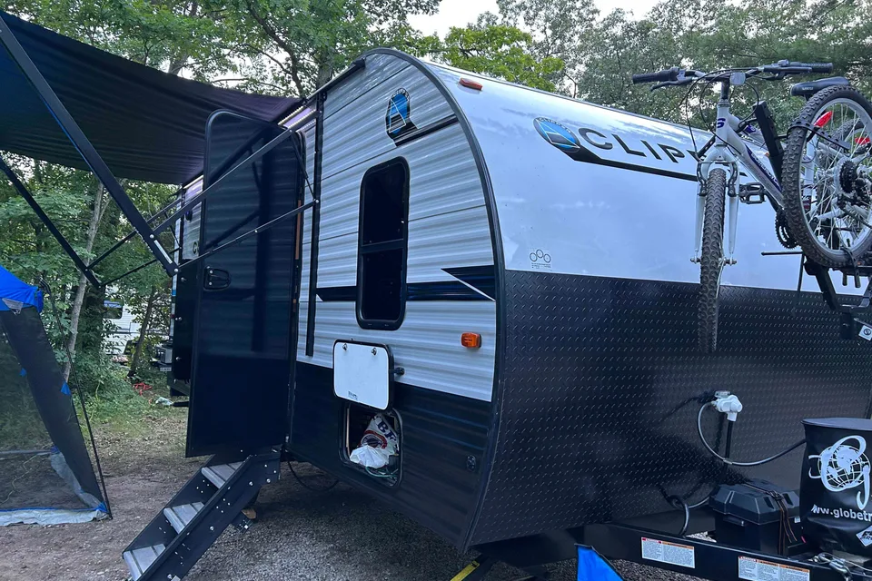 Trixie 's Coachmen Clipper 182DBU  Travel Trailer