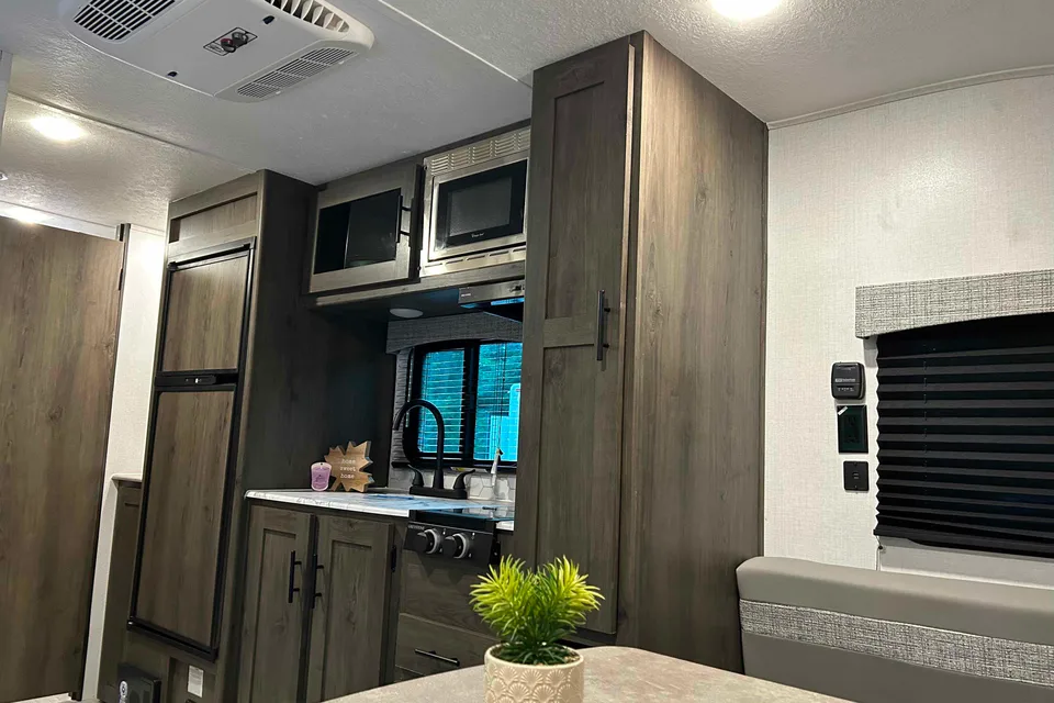 Trixie 's Coachmen Clipper 182DBU  Travel Trailer
