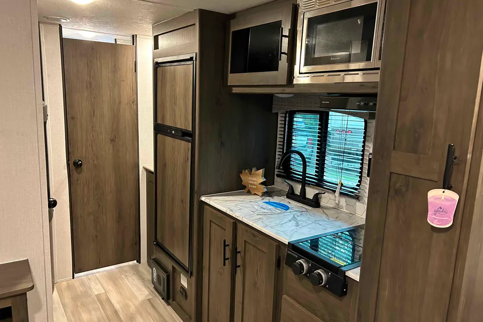 Trixie 's Coachmen Clipper 182DBU  Travel Trailer