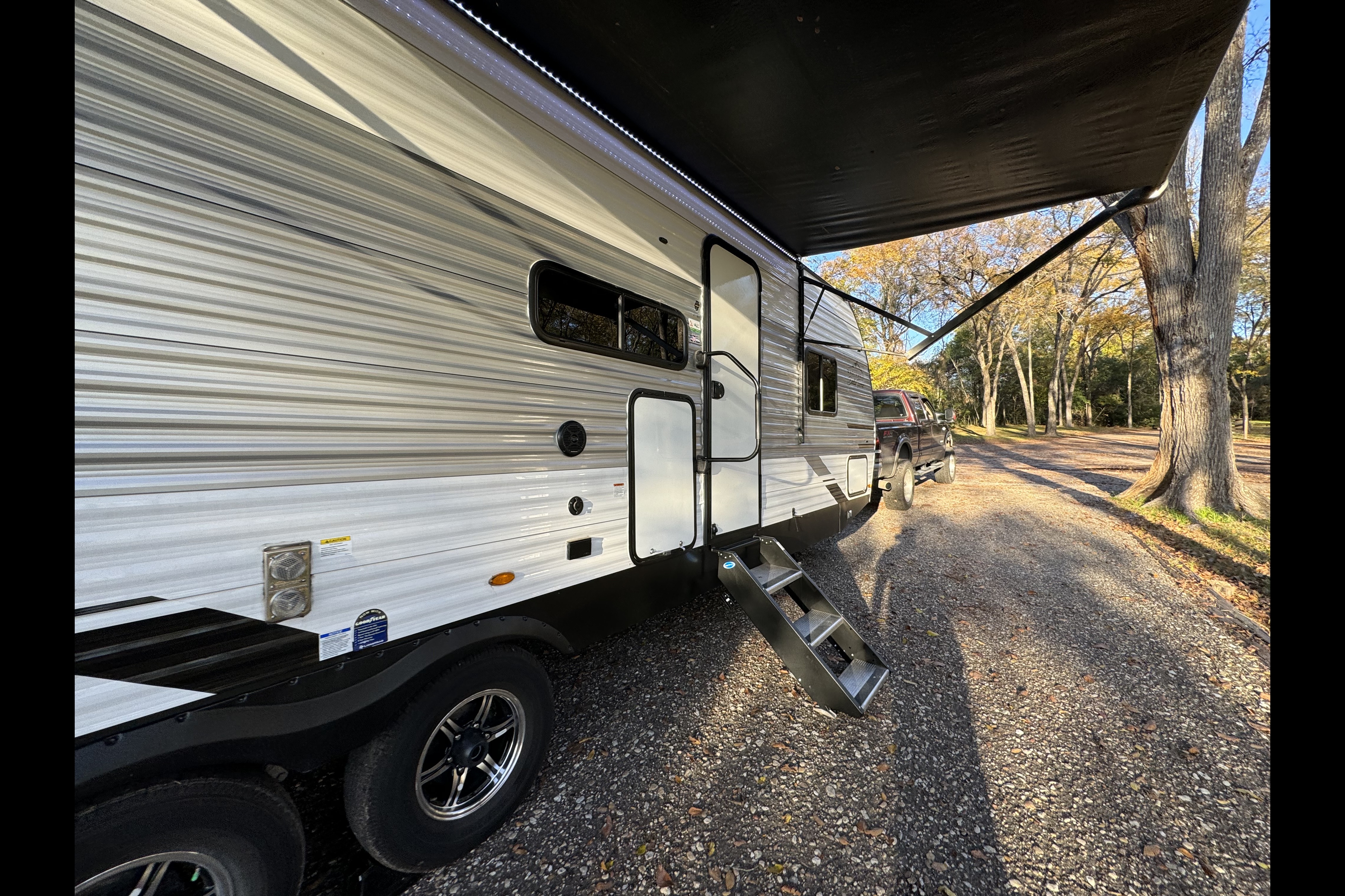 East to West Della Terra BH271 Travel Trailer