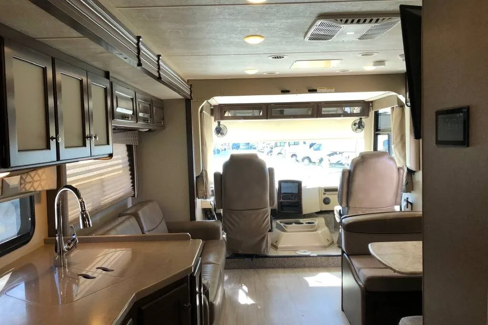 Thor Motor Coach Windsport