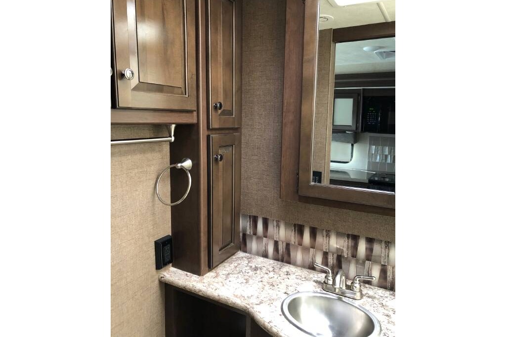 Thor Motor Coach Windsport