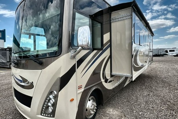 Thor Motor Coach Windsport