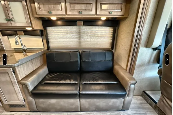 Thor Motor Coach Windsport