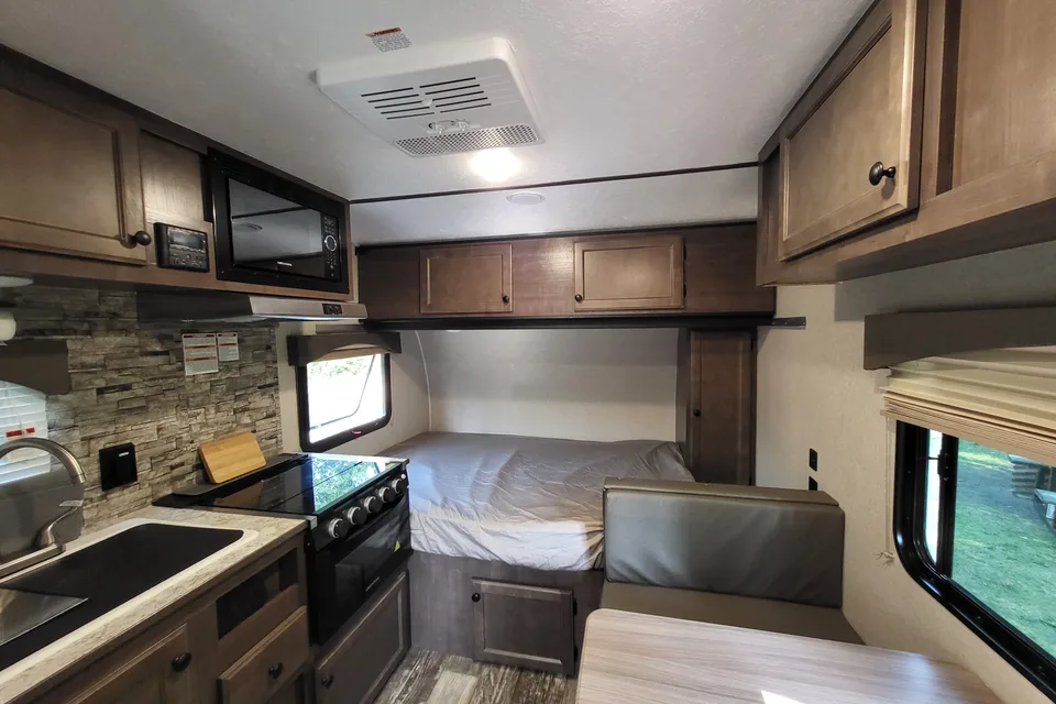 Sunset Park RV Sun Lite 16BH