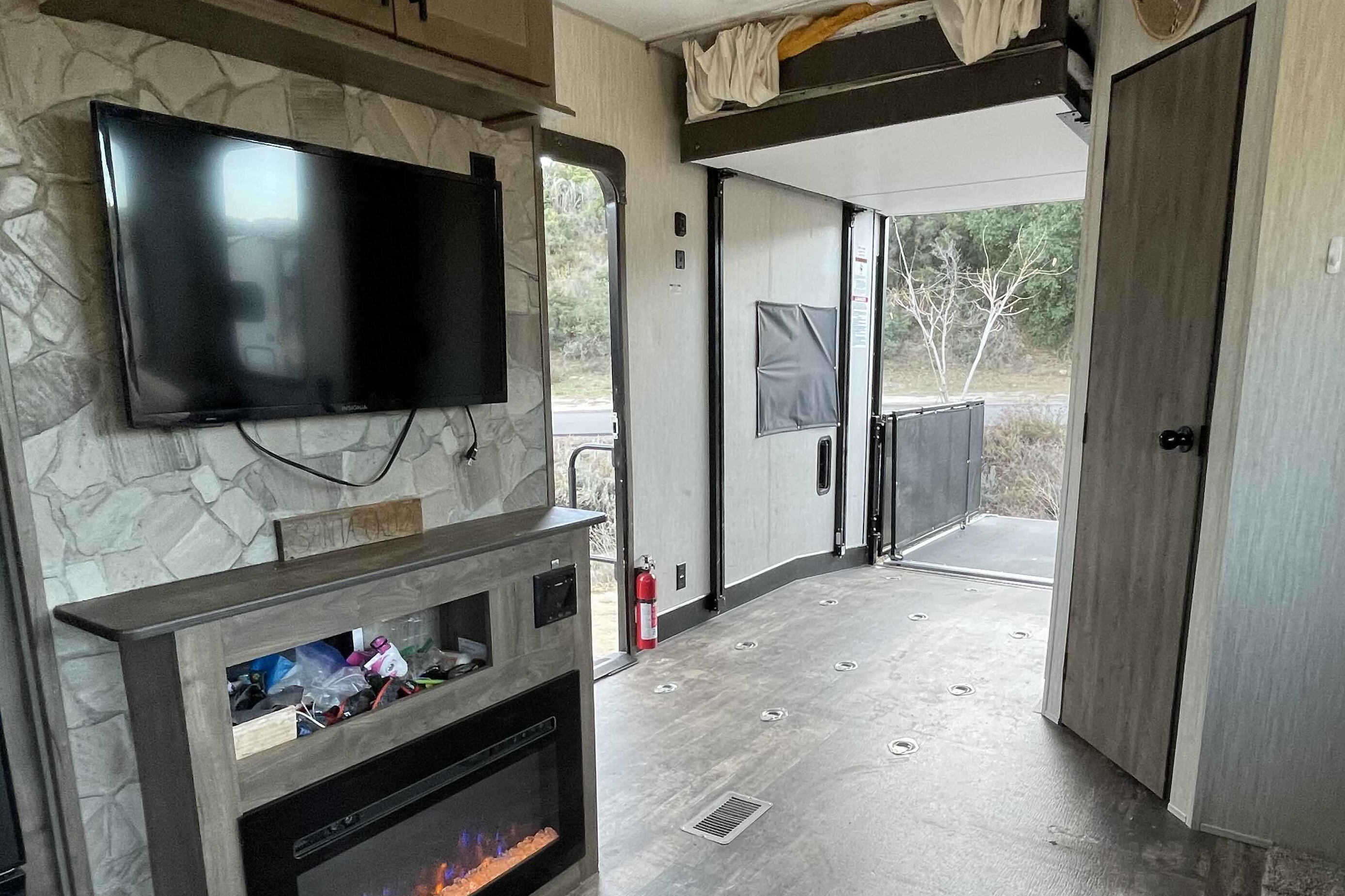 Wolf Pack Bunkhouse/Toyhauler