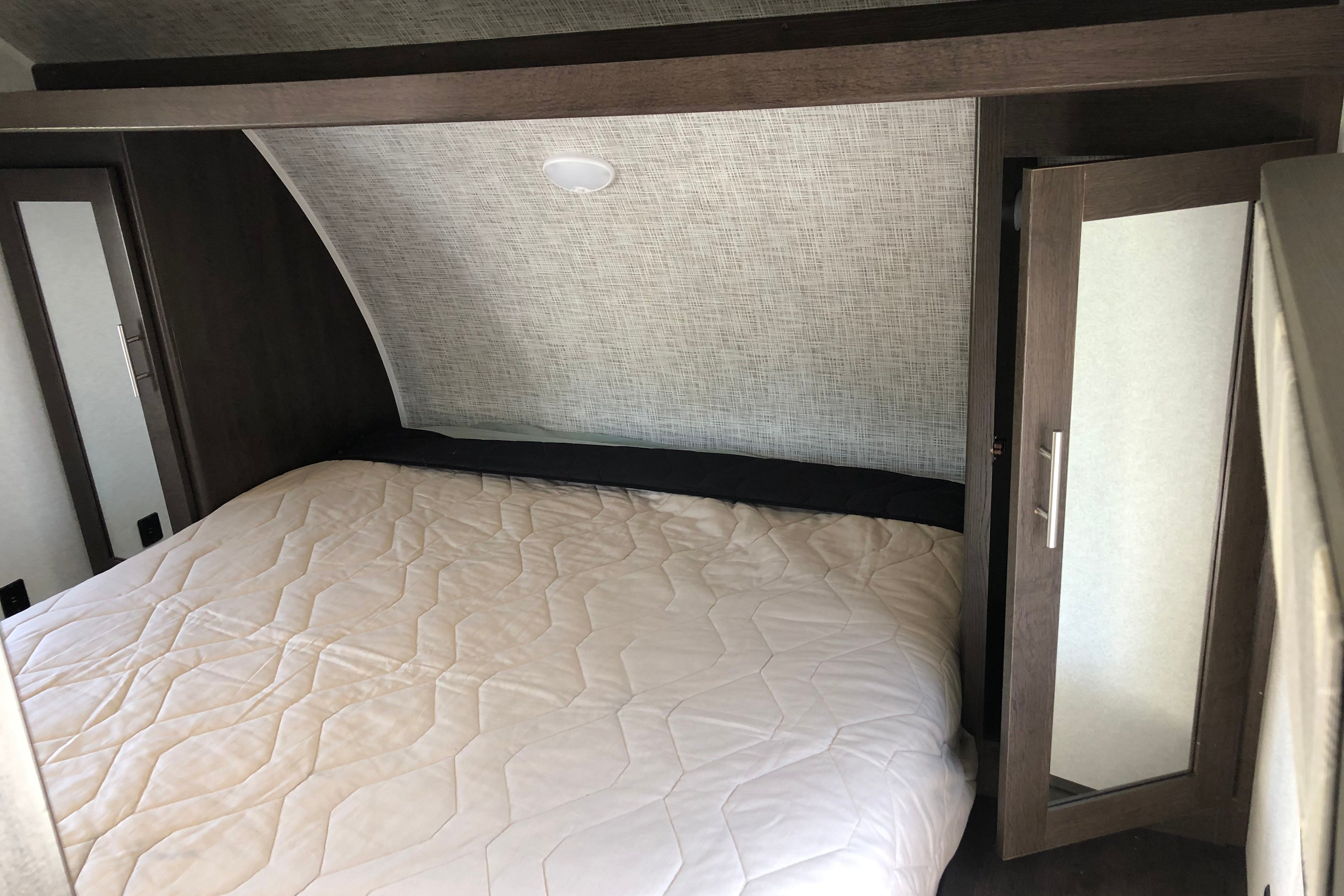 29' Keystone Springdale Travel Trailer