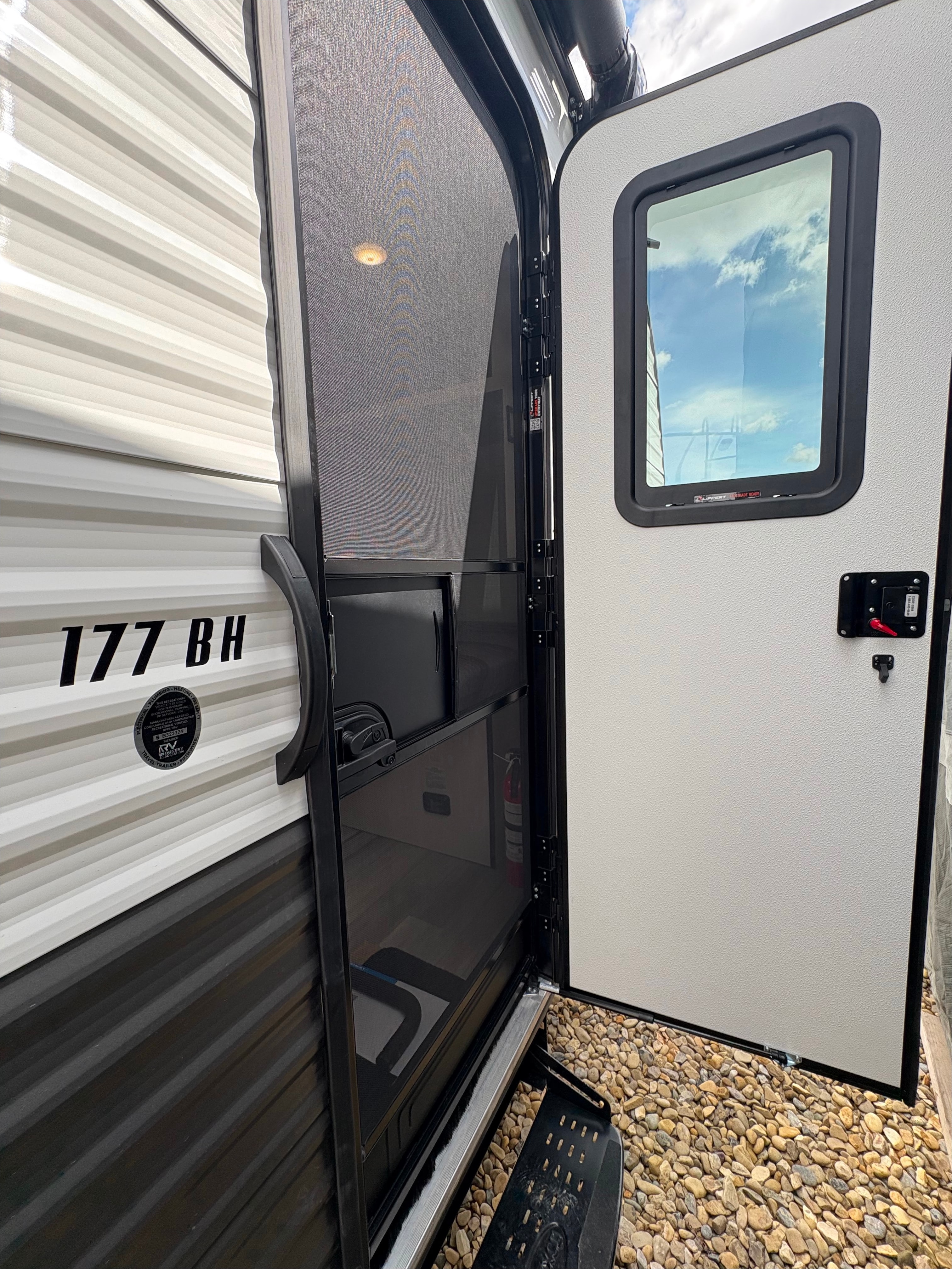 Family Fun - Starcraft Autumn Ridge 177BH Travel Trailer
