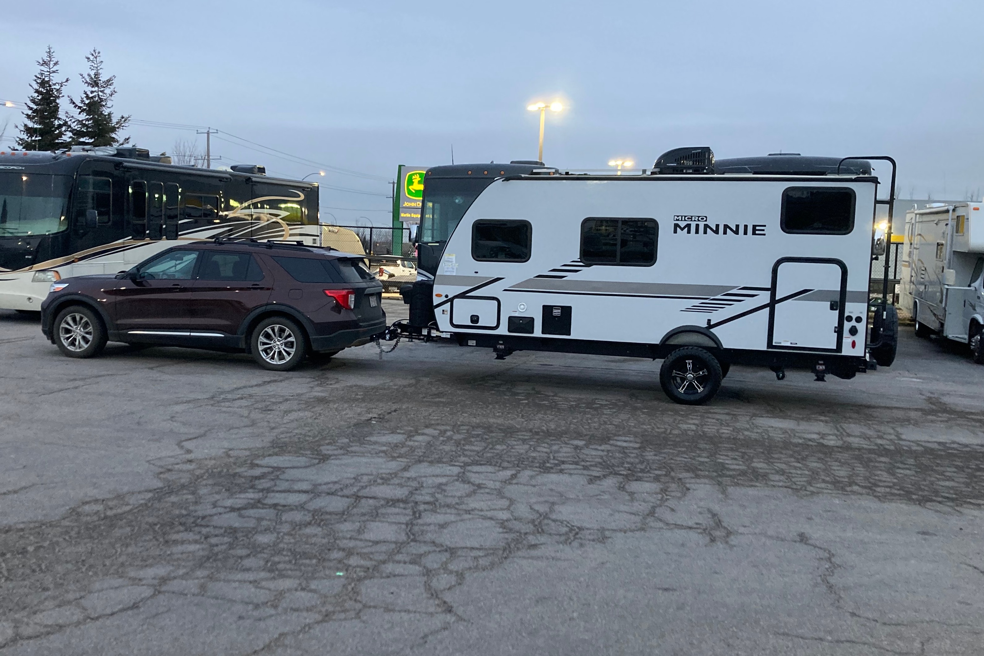 2023 Winnebago with bunks - only 3,400 lbs can tow with SUV