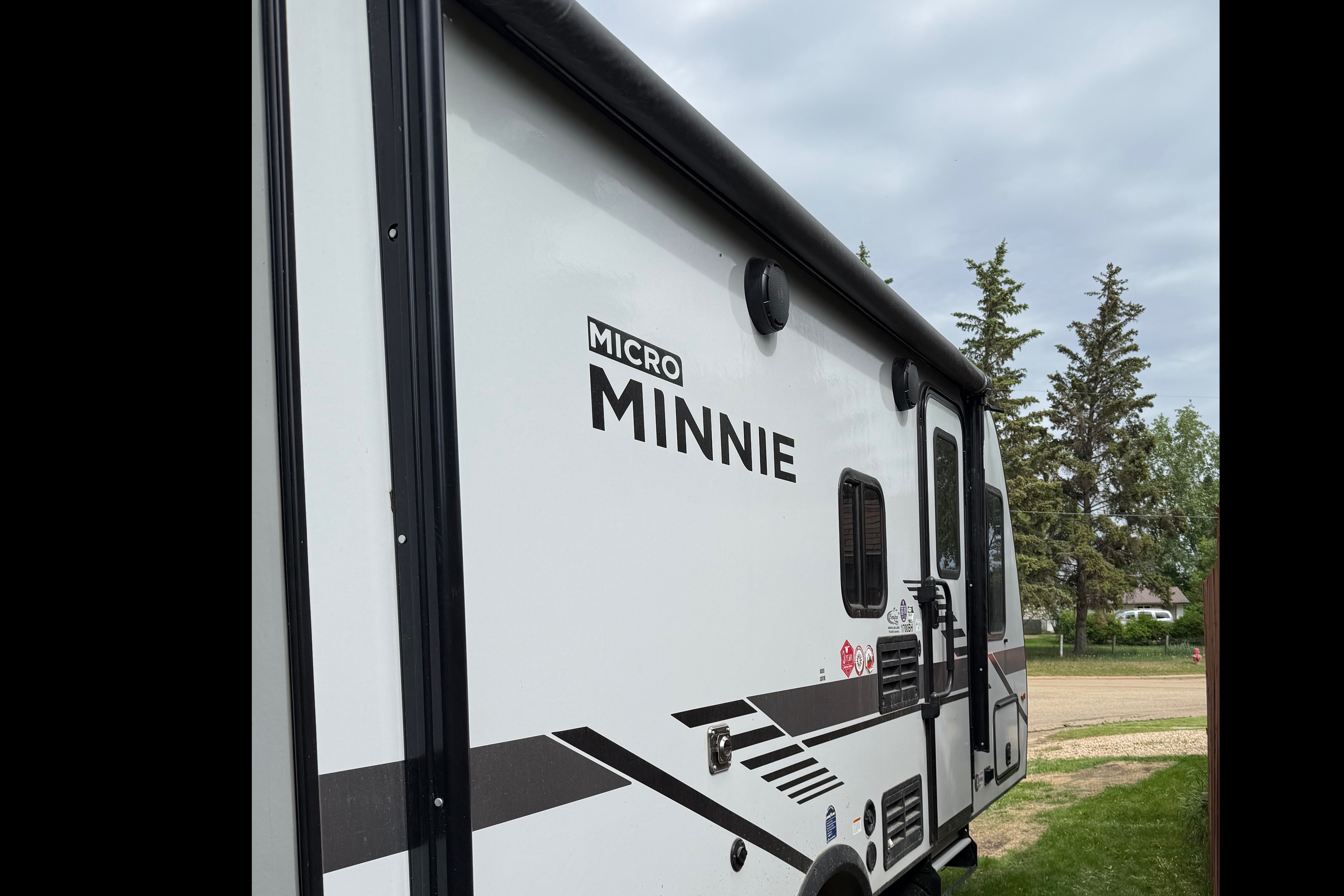 2023 Winnebago with bunks - only 3,400 lbs can tow with SUV