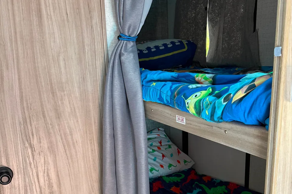 2023 Winnebago with bunks - only 3,400 lbs can tow with SUV