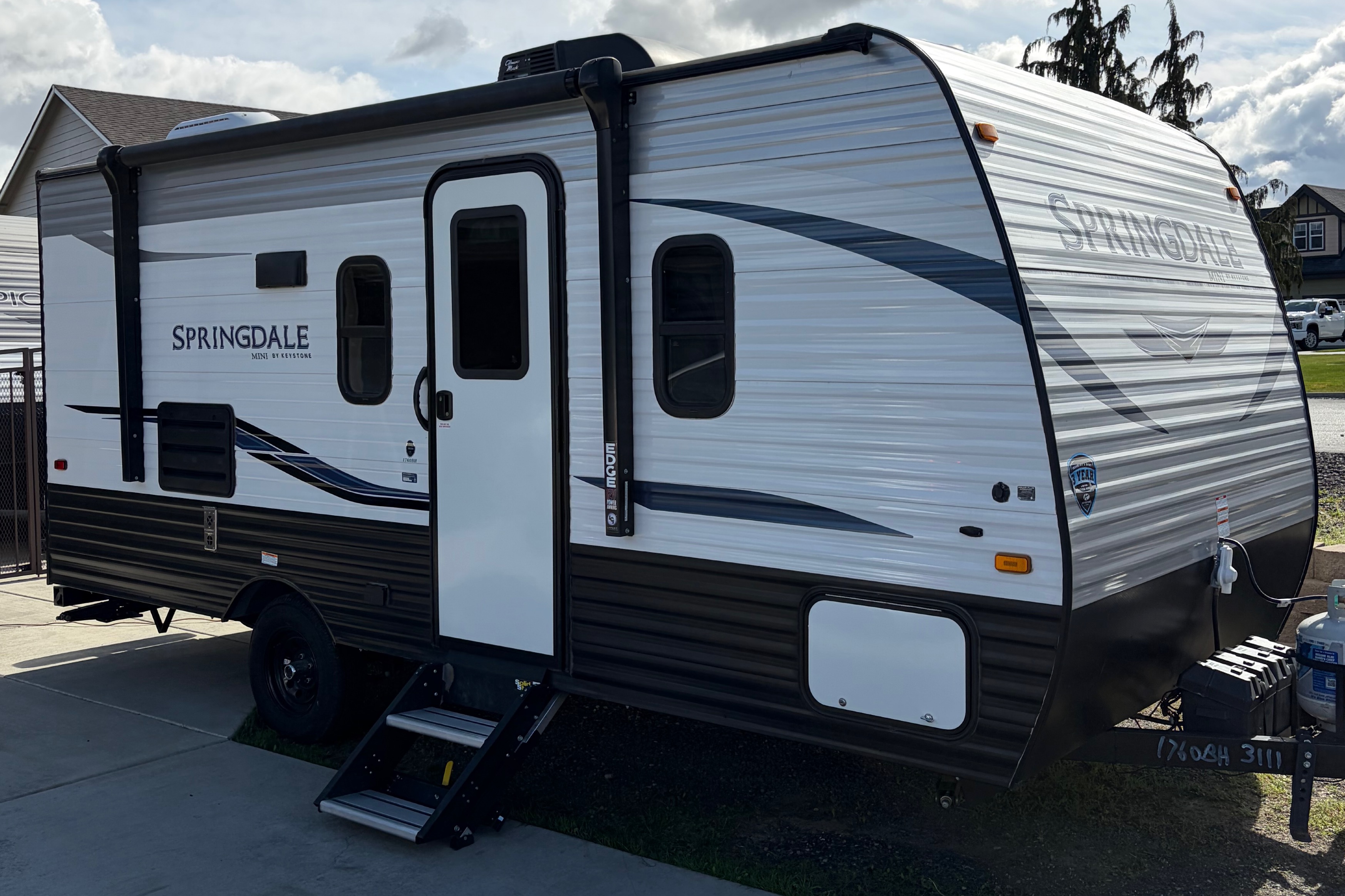 Adventure Bunkhouse w/ Slide Out-Easy Tow Camper Sleeps 5