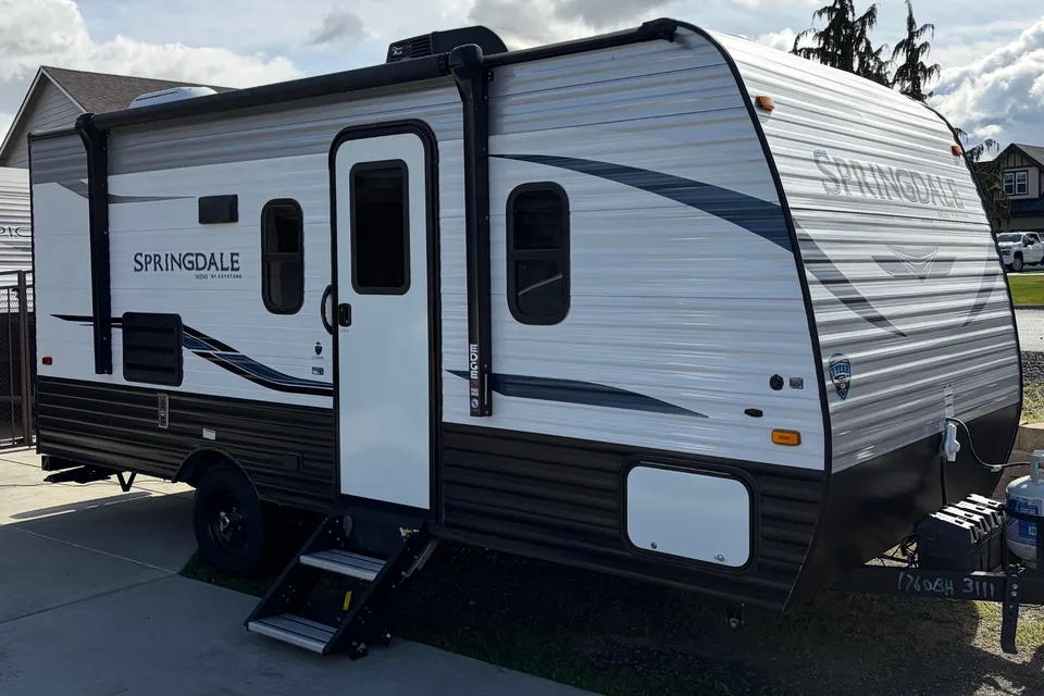 Adventure Bunkhouse w/ Slide Out-Easy Tow Camper Sleeps 5