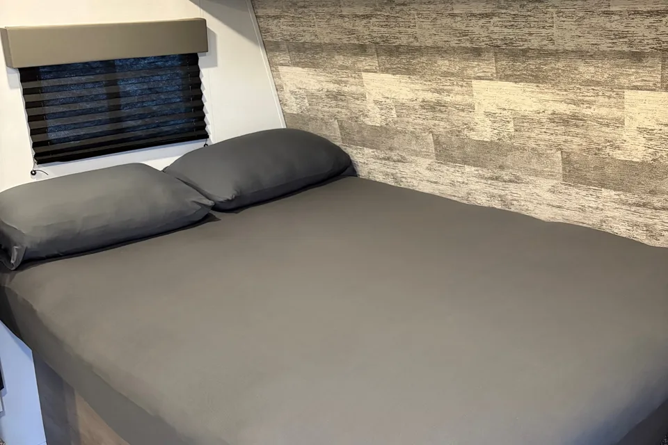 Adventure Bunkhouse w/ Slide Out-Easy Tow Camper Sleeps 5