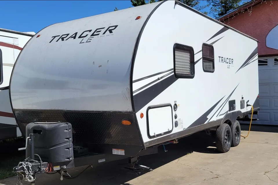Tiny Home-Pathfinder Bunkhouse: Lightweight & Ready for Adventure Tracer 200BHSLE