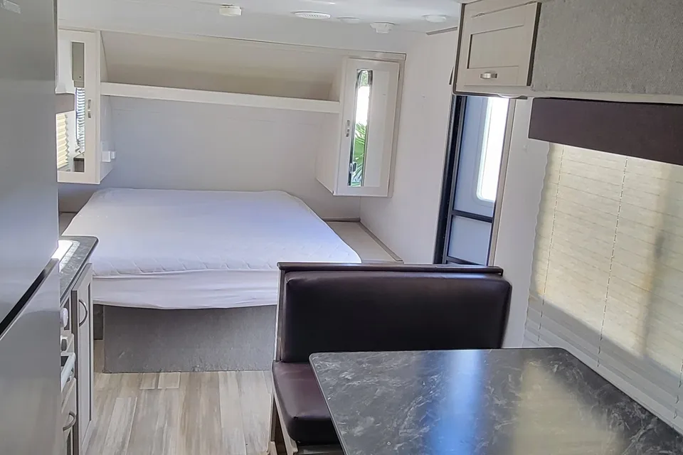 Tiny Home-Pathfinder Bunkhouse: Lightweight & Ready for Adventure Tracer 200BHSLE
