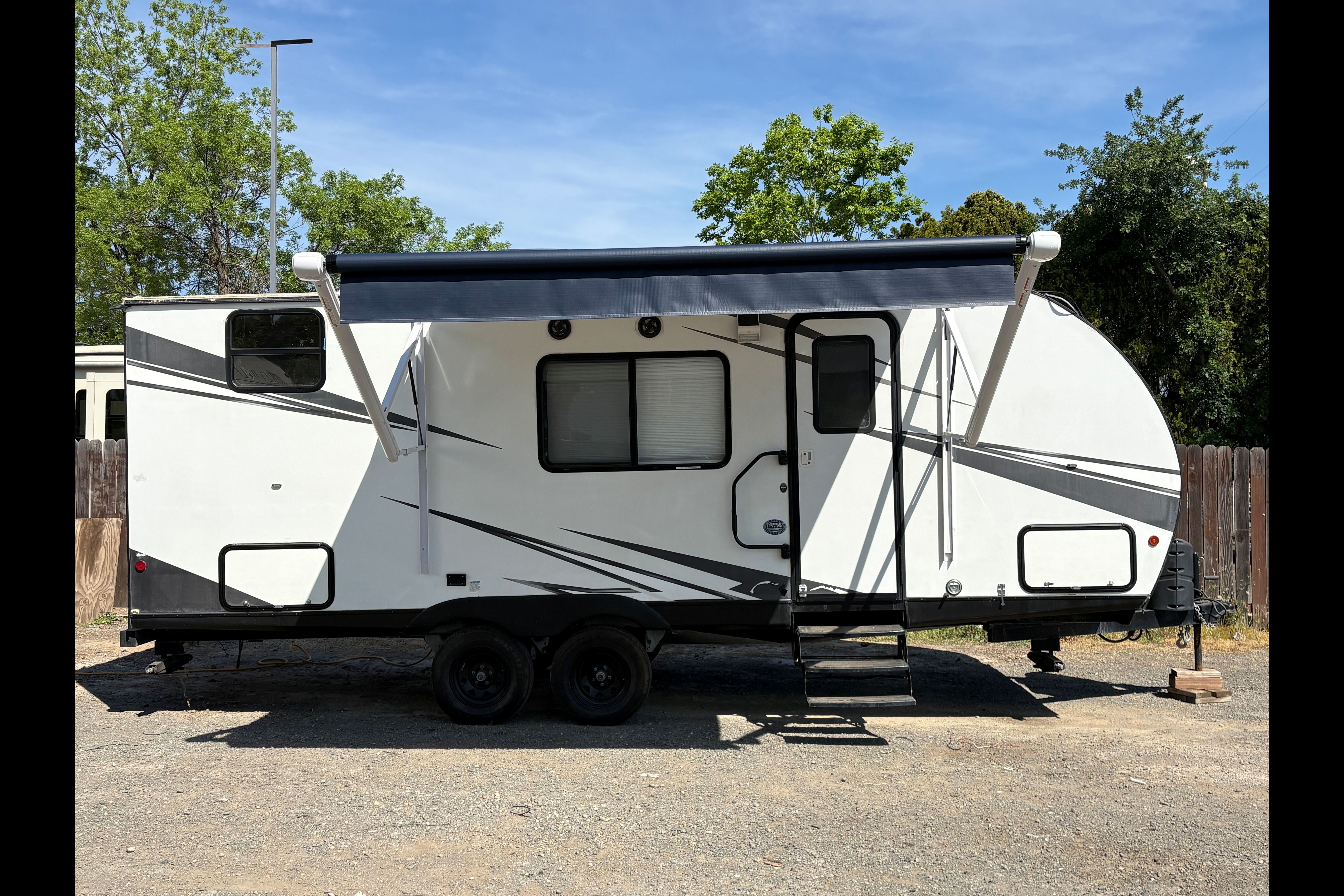 Tiny Home-Pathfinder Bunkhouse: Lightweight & Ready for Adventure Tracer 200BHSLE