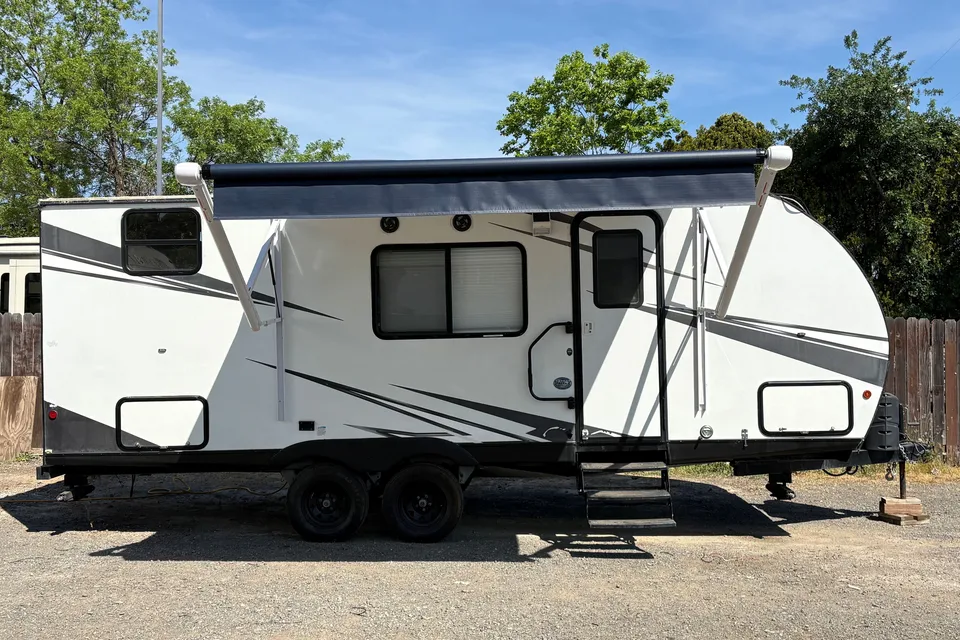 Tiny Home-Pathfinder Bunkhouse: Lightweight & Ready for Adventure Tracer 200BHSLE