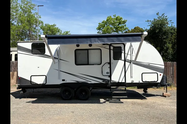 Tiny Home-Pathfinder Bunkhouse: Lightweight & Ready for Adventure Tracer 200BHSLE