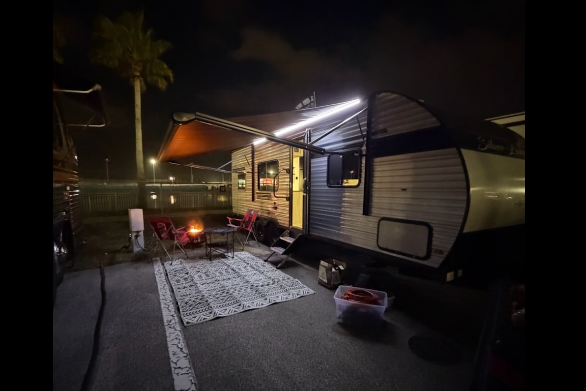 Eleydis's East to West Silver lakes Travel Trailer