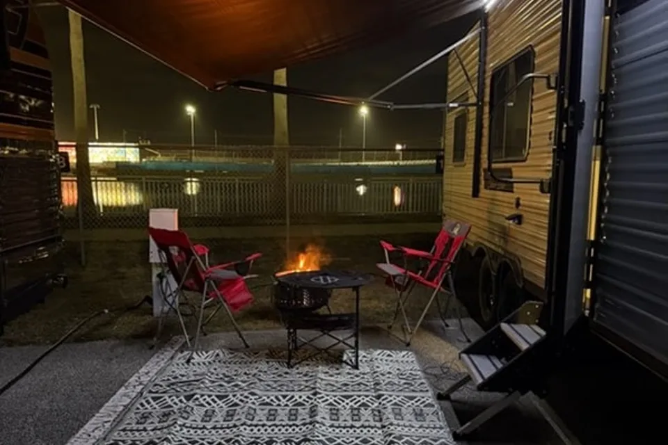 Eleydis's East to West Silver lakes Travel Trailer