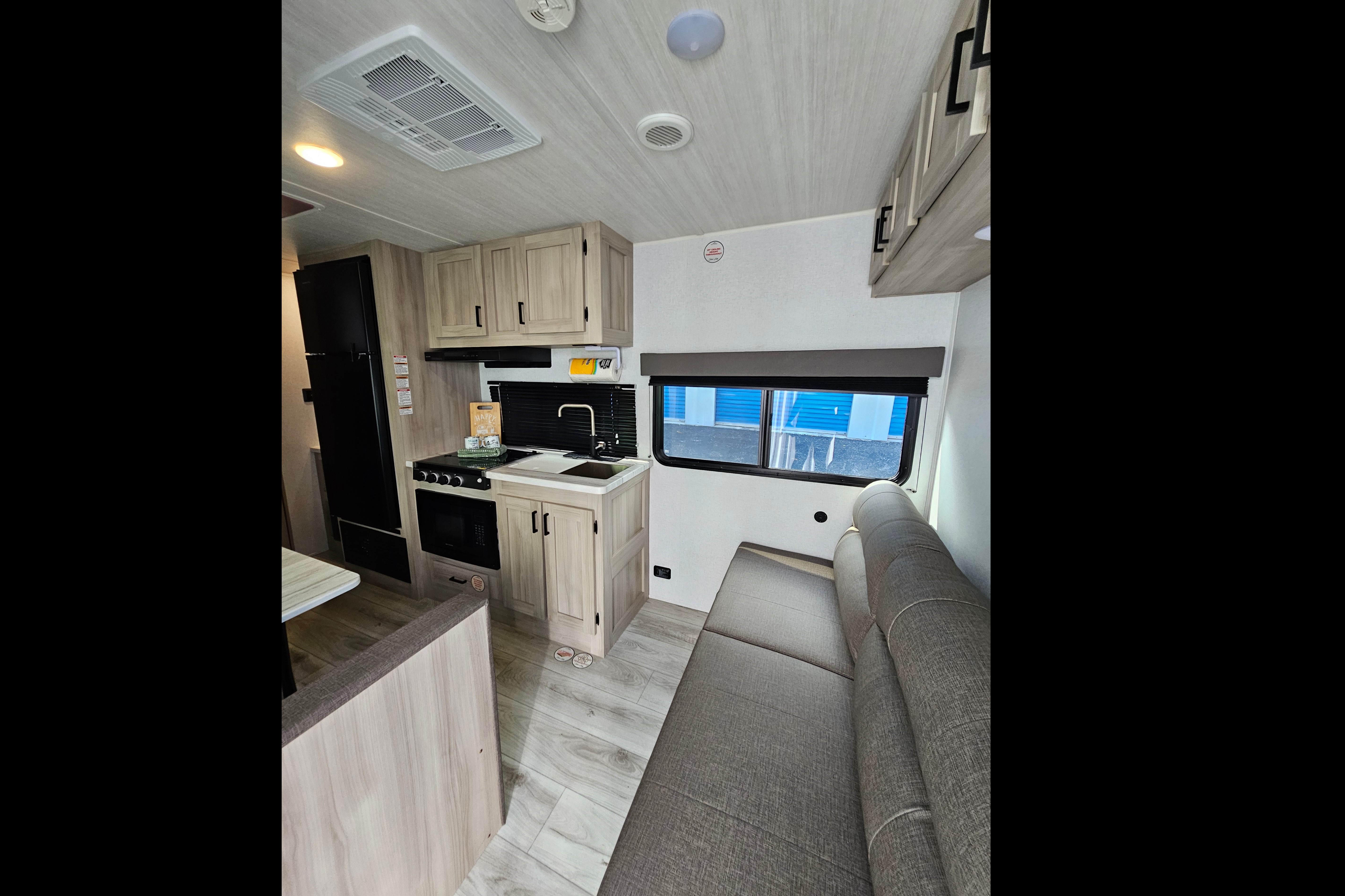 Eleydis's East to West Silver lakes Travel Trailer
