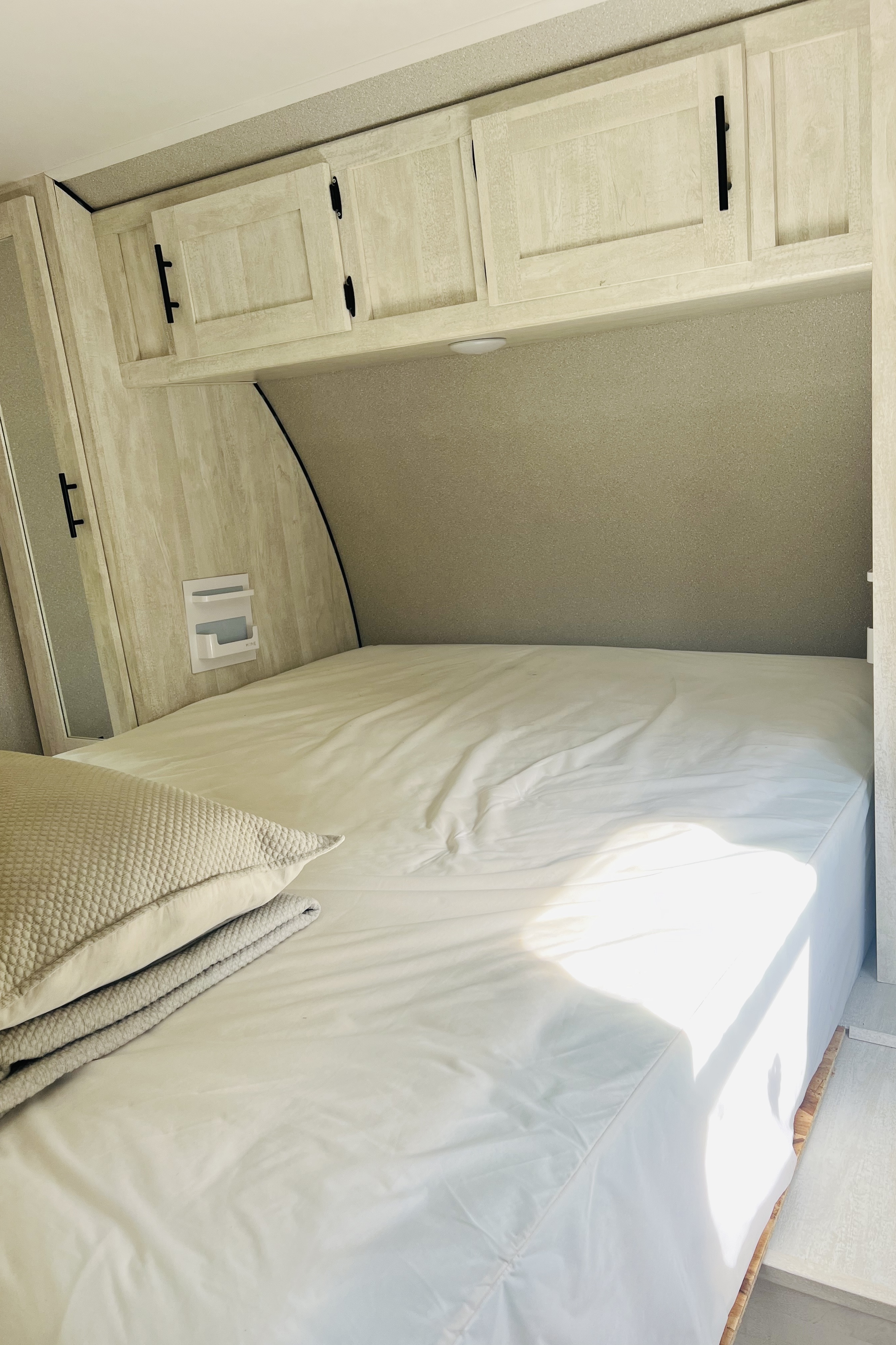 Forest River Shasta Oasis 26DB Travel Trailer