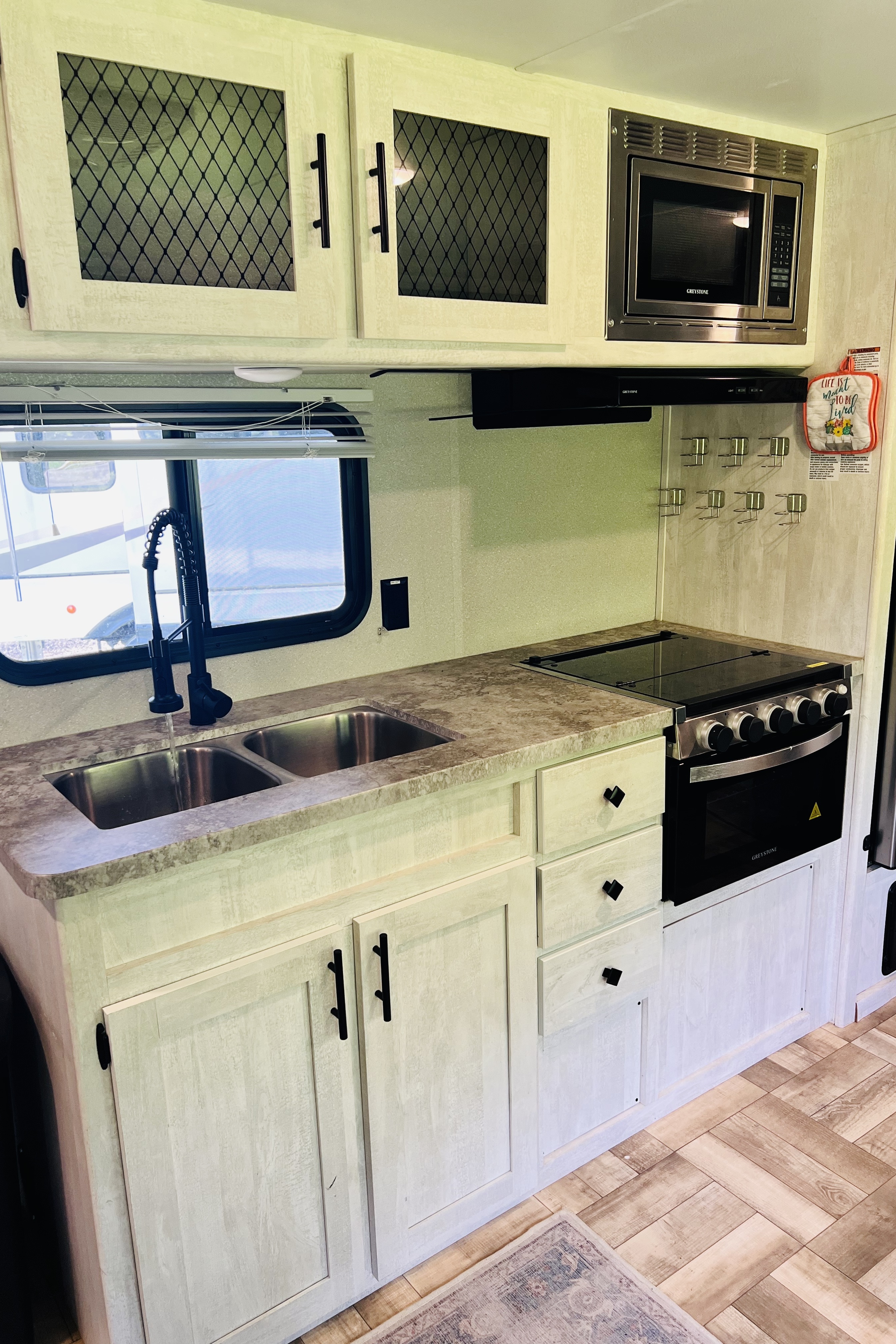 Forest River Shasta Oasis 26DB Travel Trailer