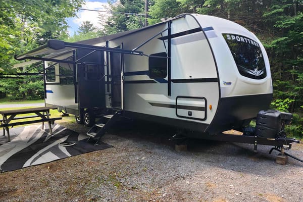 susie Venture RV Sportrek 32VIK Roulotte