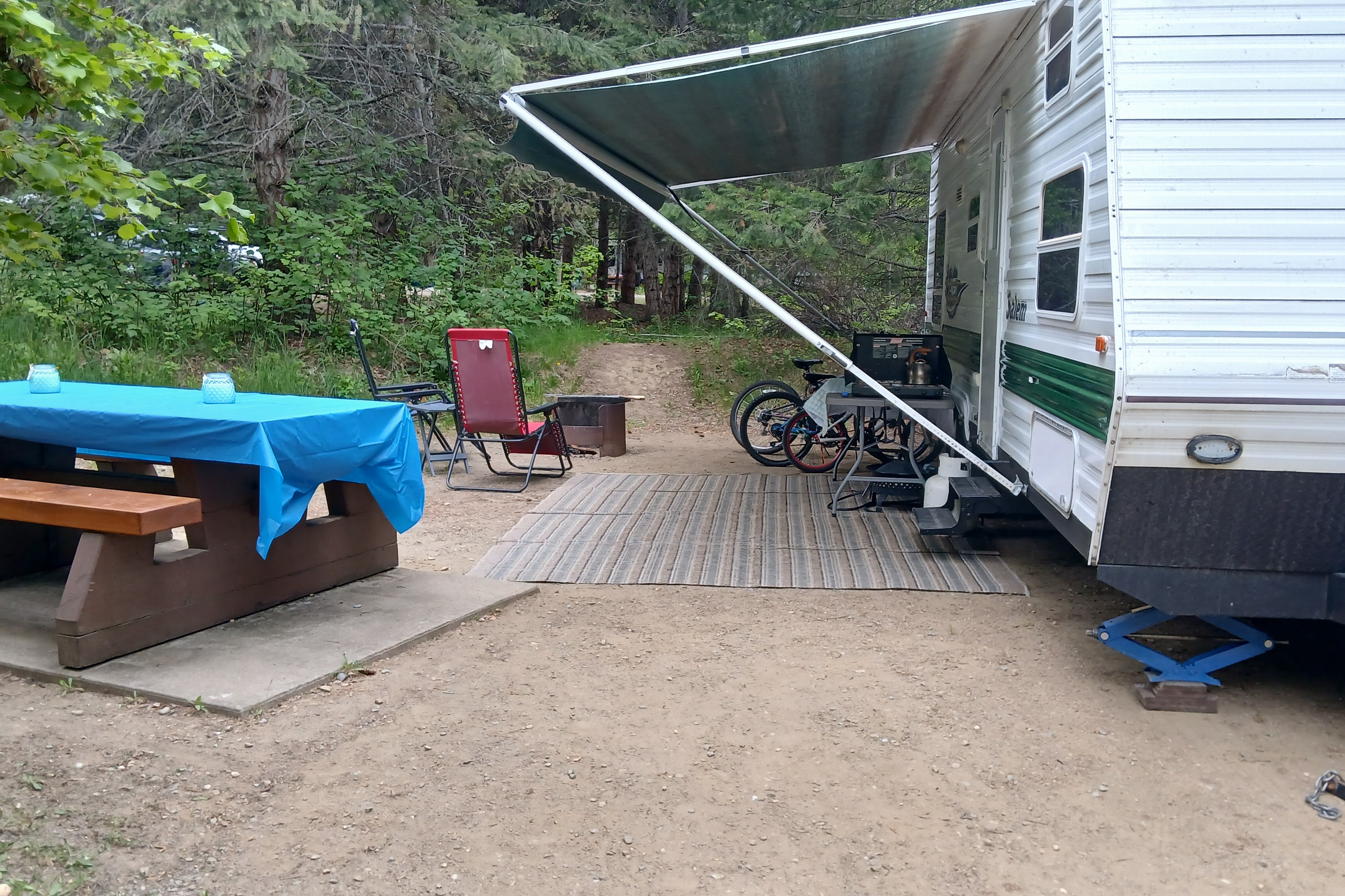 Nikki's cozy, kid friendly, pet friendly trailer. 