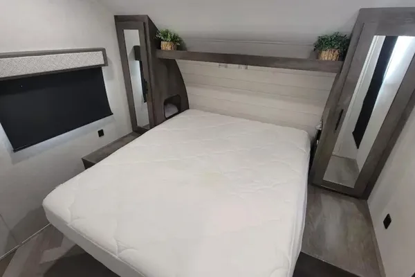 Lindsay’s Easy Camper Lodging - 263BHXL
