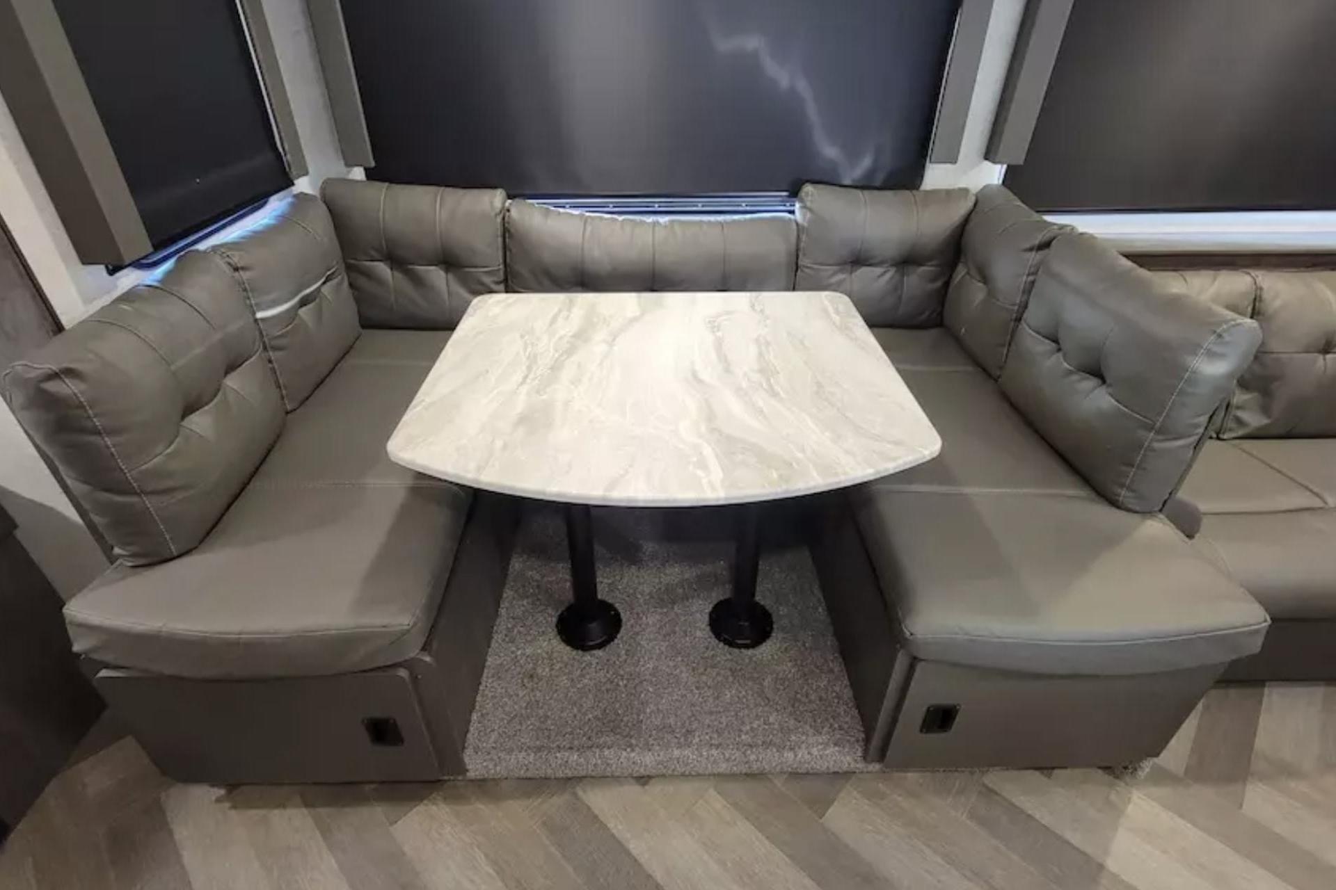 Lindsay’s Easy Camper Lodging - 263BHXL