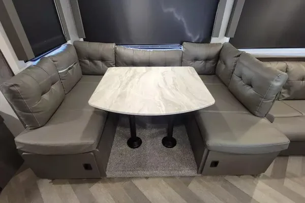 Lindsay’s Easy Camper Lodging - 263BHXL