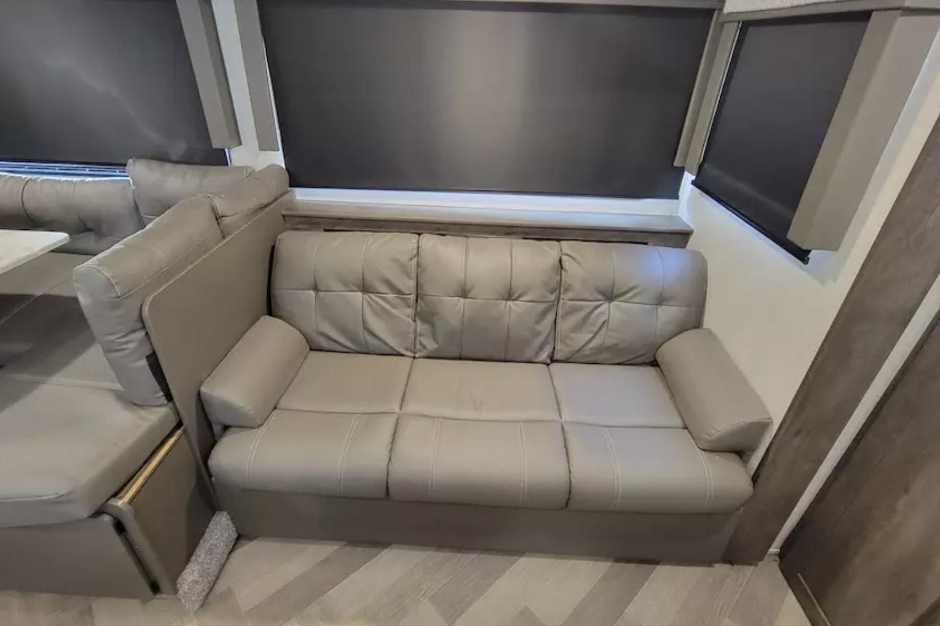 Lindsay’s Easy Camper Lodging - 263BHXL