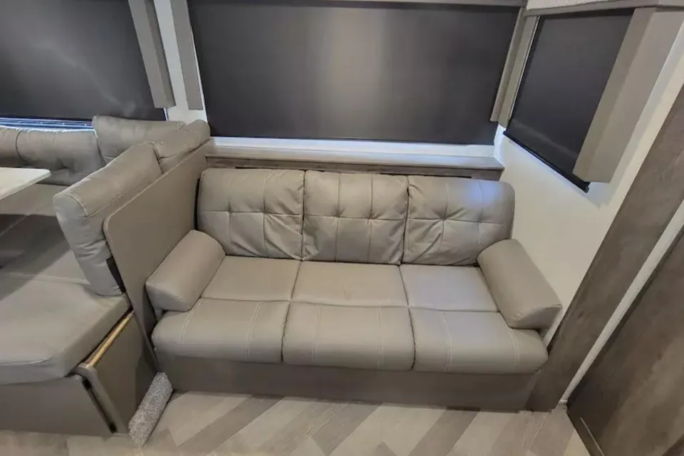 Lindsay’s Easy Camper Lodging - 263BHXL