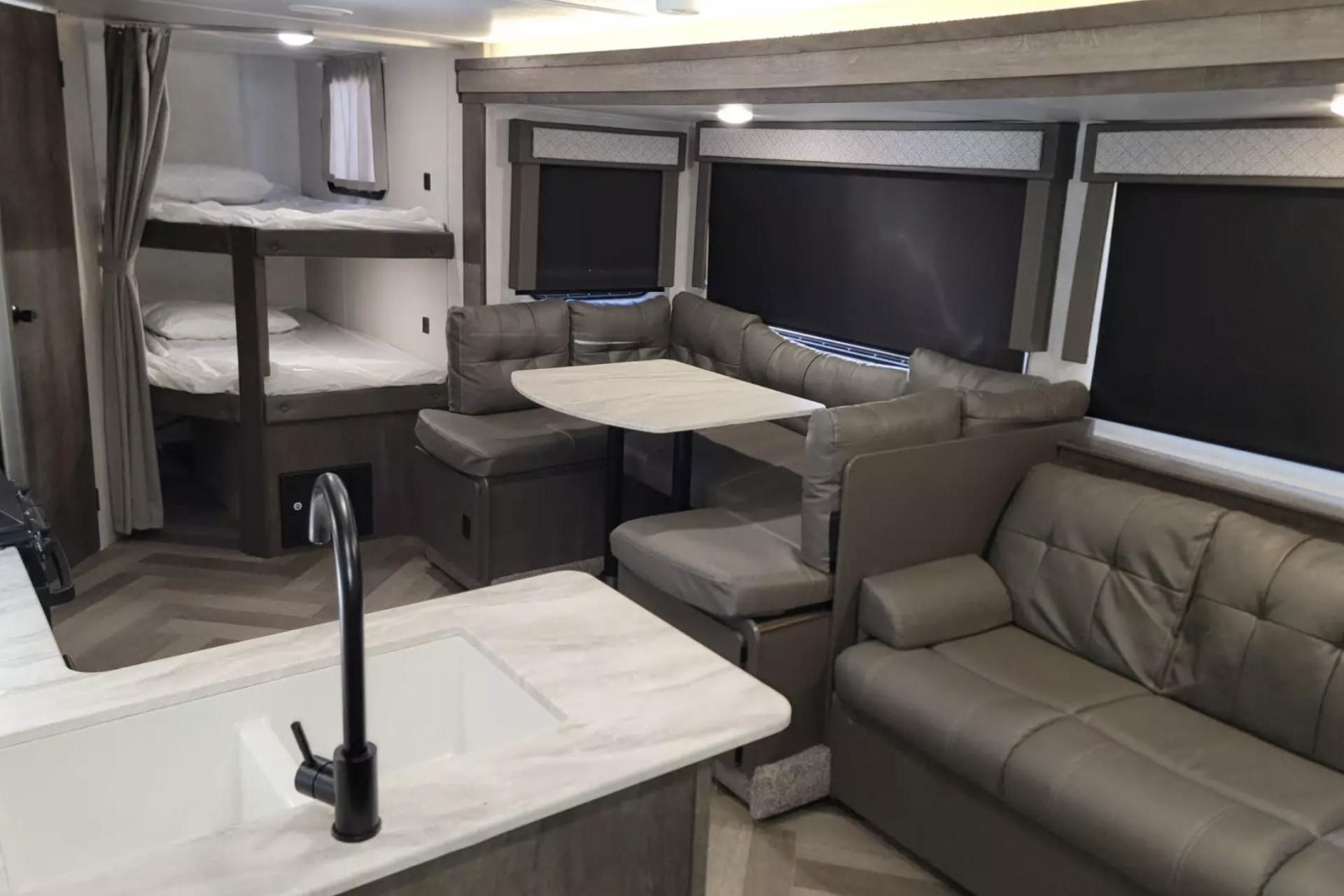 Lindsay’s Easy Camper Lodging - 263BHXL