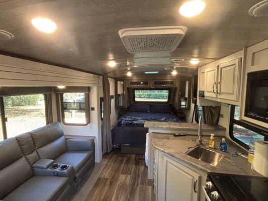 Scott's Keystone Cougar 22RBS Travel Trailer
