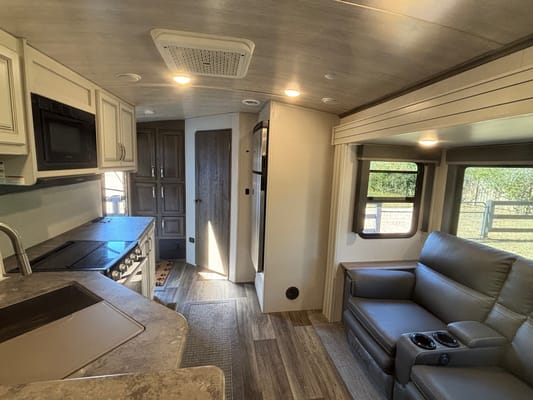 Scott's Keystone Cougar 22RBS Travel Trailer