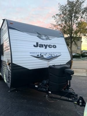 TT2 - 10 Person w/ Bunk- The RV Rental Factory